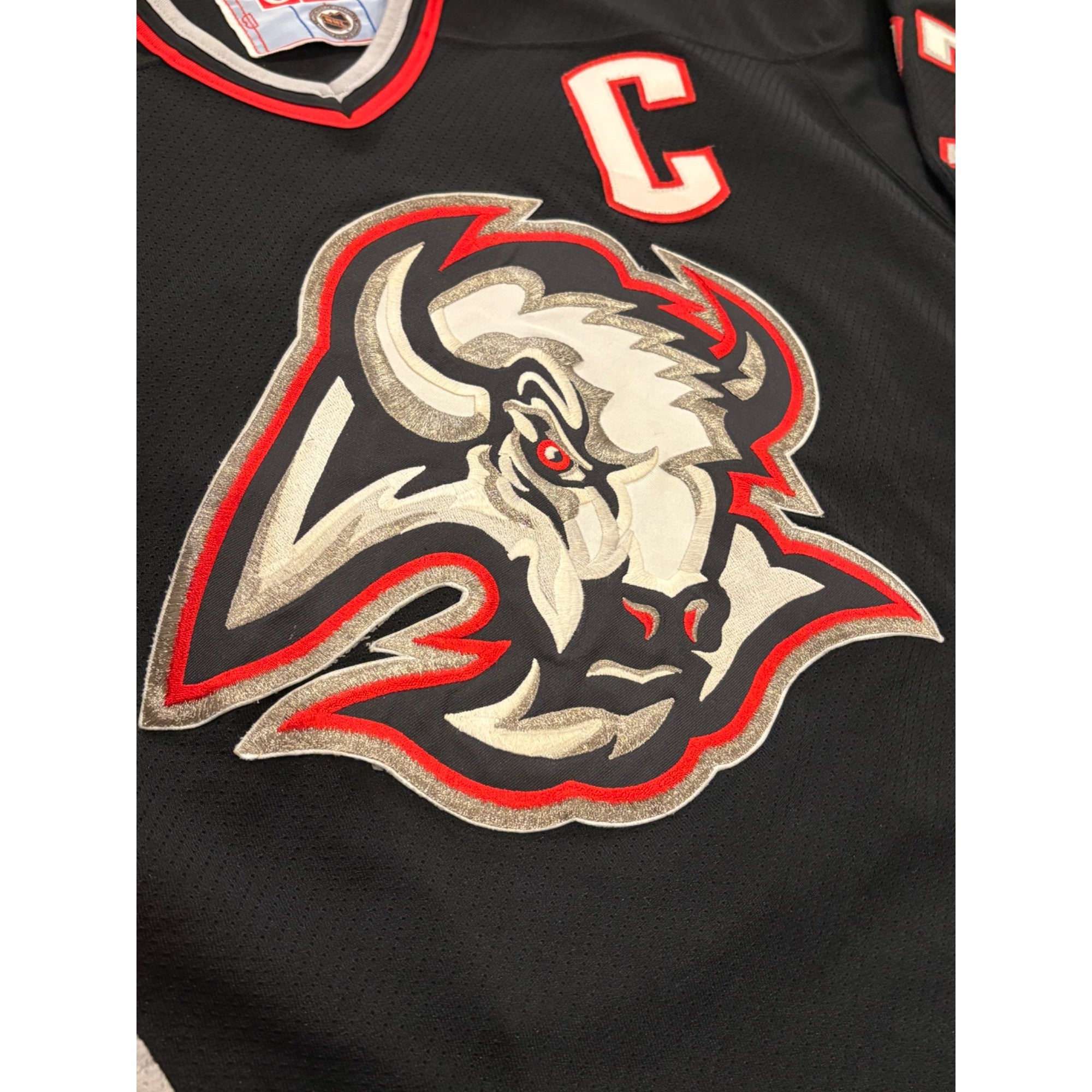 Vintage 1990's CCM Buffalo Sabres Michael Peca #27 Stitched NHL Jersey Men's L