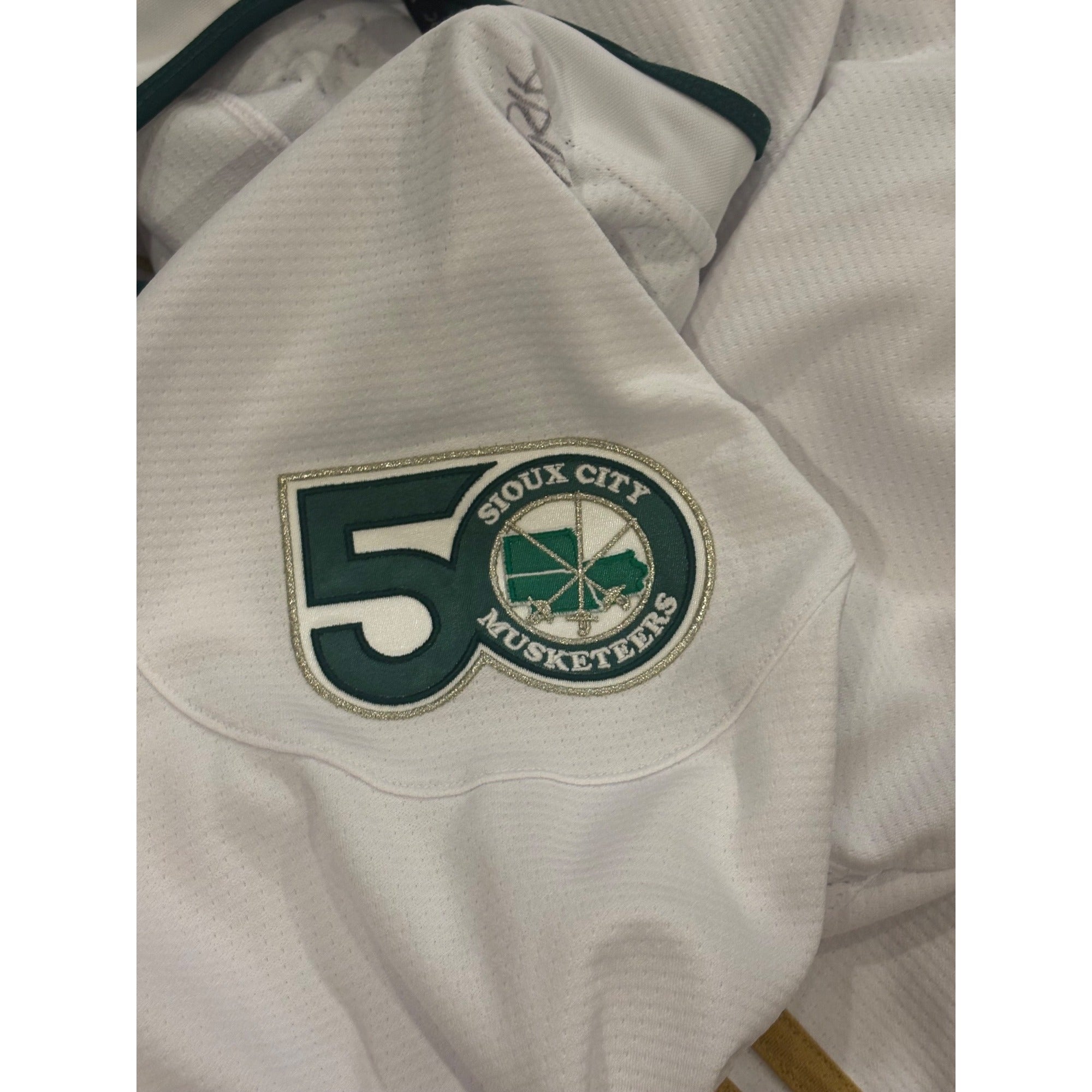 Rare 2022-2023 Sioux City Musketeers Team Signed Authentic USHL Hockey Jersey 52